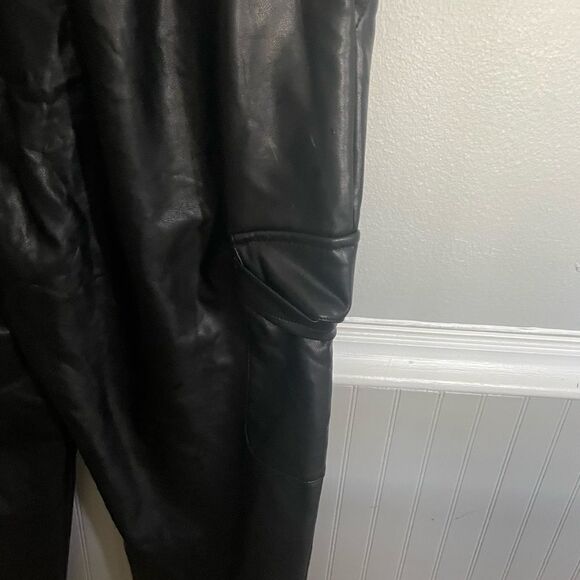 Abercrombie & Fitch Faux Leather Cargo Pants Black Women's Size Medium - Picture 12 of 12